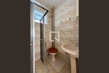 Banheiro de apartamento à venda com 1 quarto, 35m² em Cavalhada, Porto Alegre