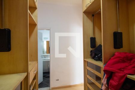 Casa para alugar com 185m², 4 quartos e 4 vagas Casa para alugar com 185m², 4 quartos e 4 vagasCloset da suíte 2