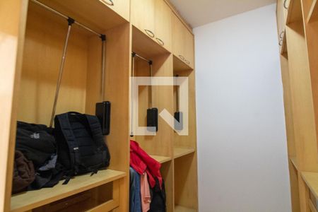 Casa para alugar com 185m², 4 quartos e 4 vagas Casa para alugar com 185m², 4 quartos e 4 vagasCloset da suíte 2