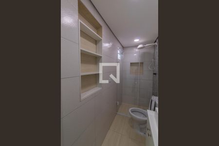 Banheiro de kitnet/studio para alugar com 1 quarto, 21m² em Jardim Maria Duarte, São Paulo