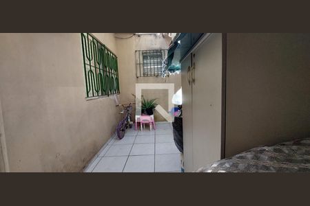 Casa à venda com 115m², 2 quartos e 5 vagas Casa à venda com 115m², 2 quartos e 5 vagasQuintal