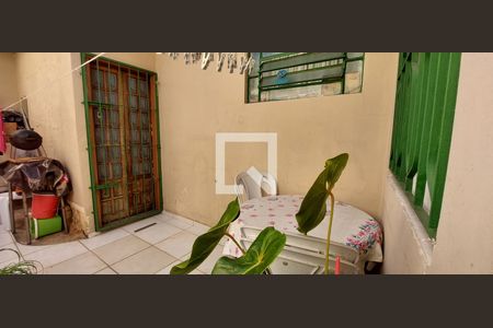 Casa à venda com 115m², 2 quartos e 5 vagas Casa à venda com 115m², 2 quartos e 5 vagasQuintal