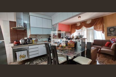 Casa à venda com 115m², 2 quartos e 5 vagas Casa à venda com 115m², 2 quartos e 5 vagasCozinha