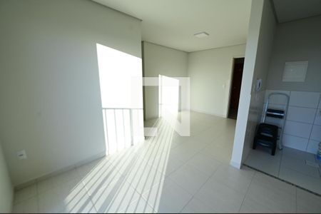 Cozinha - sala - área de serviço de apartamento para alugar com 2 quartos, 47m² em Parque Oeste Industrial, Goiânia