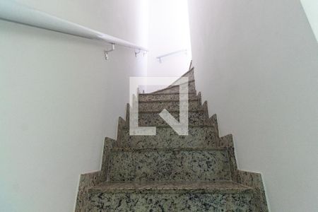 Escada de casa de condomínio à venda com 2 quartos, 69m² em Burgo Paulista, São Paulo
