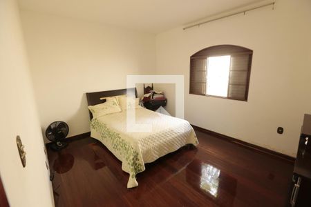 quarto 1 de casa à venda com 4 quartos, 360m² em Milionários, Belo Horizonte
