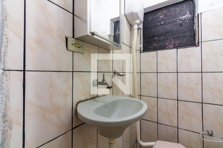 Banheiro de casa para alugar com 1 quarto, 24m² em Jardim Elvira, Osasco