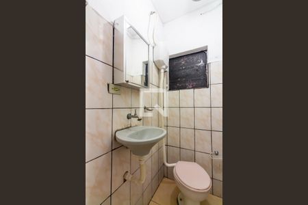 Banheiro de casa para alugar com 1 quarto, 24m² em Jardim Elvira, Osasco