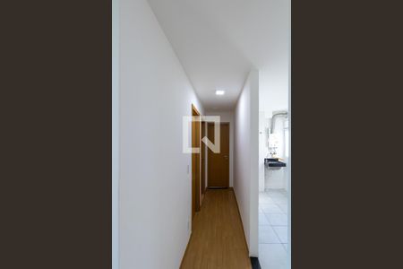 Corredor de apartamento para alugar com 2 quartos, 42m² em Inhoaíba, Rio de Janeiro