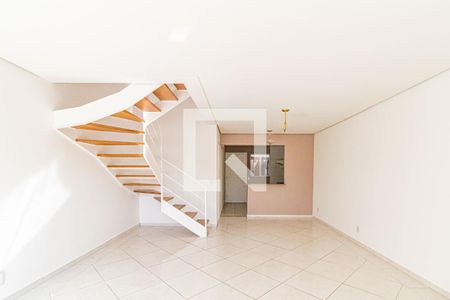 Sala de casa à venda com 3 quartos, 120m² em Jardim das Vertentes, São Paulo