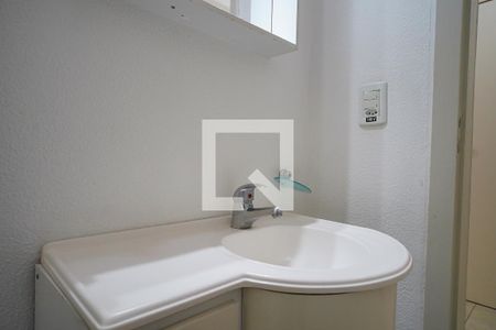 Banheiro de apartamento à venda com 1 quarto, 61m² em Santa Tereza, Porto Alegre