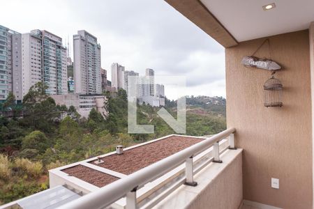 varanda sala de apartamento para alugar com 2 quartos, 68m² em Vila da Serra, Nova Lima