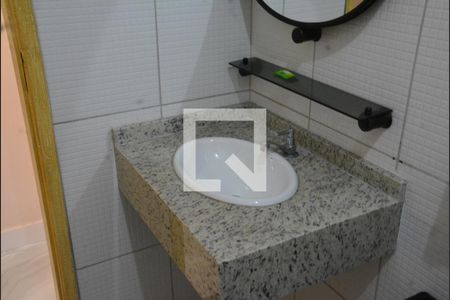 Banheiro de casa para alugar com 1 quarto, 65m² em Jardim das Margaridas, Salvador