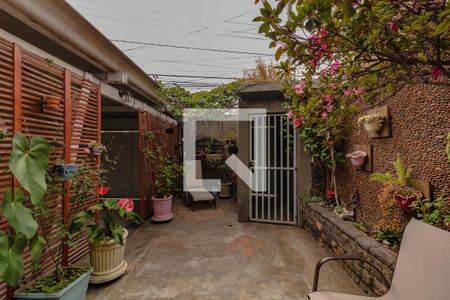 Casa à venda com 250m², 3 quartos e 6 vagas Casa à venda com 250m², 3 quartos e 6 vagasQuintal