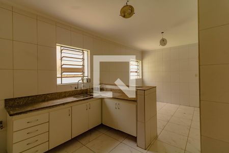 Casa à venda com 250m², 3 quartos e 6 vagas Casa à venda com 250m², 3 quartos e 6 vagasCozinha