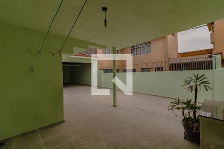 Casa à venda com 250m², 3 quartos e 6 vagas Casa à venda com 250m², 3 quartos e 6 vagasQuintal