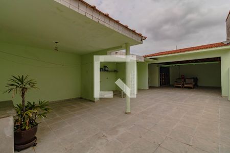 Casa à venda com 250m², 3 quartos e 6 vagas Casa à venda com 250m², 3 quartos e 6 vagasQuintal