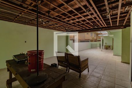 Casa à venda com 250m², 3 quartos e 6 vagas Casa à venda com 250m², 3 quartos e 6 vagasQuintal