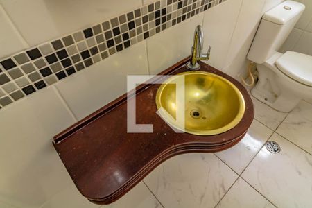 Casa à venda com 250m², 3 quartos e 6 vagas Casa à venda com 250m², 3 quartos e 6 vagasBanheiro