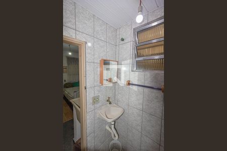 Banheiro de kitnet/studio para alugar com 1 quarto, 20m² em Liberdade, São Paulo