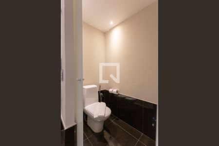 Banheiro de apartamento à venda com 1 quarto, 49m² em Lourdes, Belo Horizonte
