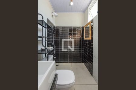 Banheiro de apartamento para alugar com 1 quarto, 40m² em Alto dos Pinheiros, Belo Horizonte