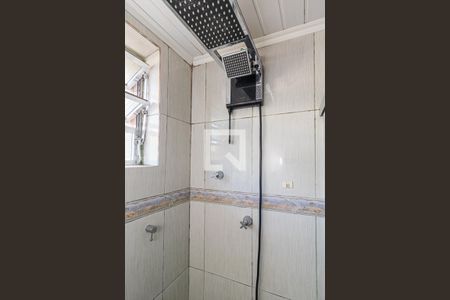Banheiro de apartamento à venda com 1 quarto, 44m² em Vila Ipiranga, Porto Alegre