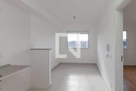 Sala/Cozinha de apartamento à venda com 1 quarto, 27m² em Jardim Mirante, São Paulo