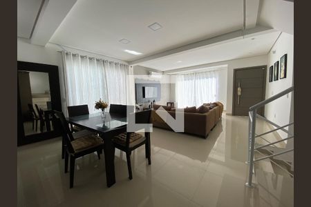 Sala de estar de casa para alugar com 3 quartos, 220m² em Itacorubi, Florianópolis