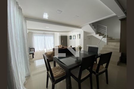 Sala de estar  de casa para alugar com 3 quartos, 220m² em Itacorubi, Florianópolis