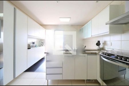 Apartamento à venda com 3 quartos, 206m² em Vila Sofia, São Paulo