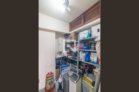 Apartamento à venda com 200m², 4 quartos e 3 vagas Apartamento à venda com 200m², 4 quartos e 3 vagasQuarto de Serviço