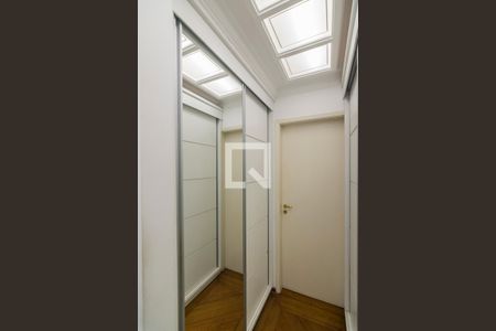 Apartamento à venda com 200m², 4 quartos e 3 vagas Apartamento à venda com 200m², 4 quartos e 3 vagasCloset da Suite 1
