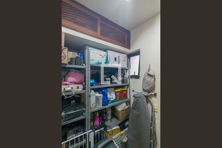 Apartamento à venda com 200m², 4 quartos e 3 vagas Apartamento à venda com 200m², 4 quartos e 3 vagasQuarto de Serviço