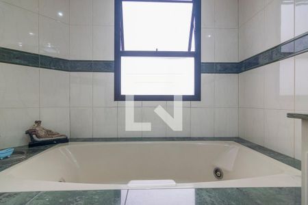 Apartamento à venda com 200m², 4 quartos e 3 vagas Apartamento à venda com 200m², 4 quartos e 3 vagasBanheira da Suite 1