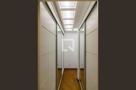 Apartamento à venda com 200m², 4 quartos e 3 vagas Apartamento à venda com 200m², 4 quartos e 3 vagasCloset da Suite 1