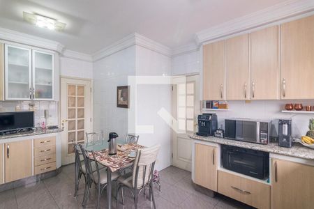 Apartamento à venda com 200m², 4 quartos e 3 vagas Apartamento à venda com 200m², 4 quartos e 3 vagasCozinha