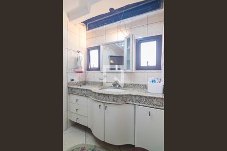 Apartamento à venda com 200m², 4 quartos e 3 vagas Apartamento à venda com 200m², 4 quartos e 3 vagasBanheiro da Suite 2