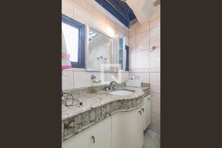 Apartamento à venda com 200m², 4 quartos e 3 vagas Apartamento à venda com 200m², 4 quartos e 3 vagasBanheiro da Suite 2