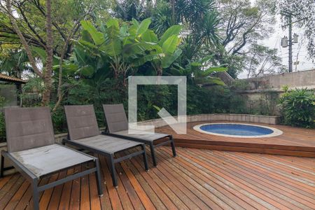 Apartamento à venda com 200m², 4 quartos e 3 vagas Apartamento à venda com 200m², 4 quartos e 3 vagasPiscina