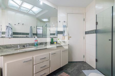 Apartamento à venda com 200m², 4 quartos e 3 vagas Apartamento à venda com 200m², 4 quartos e 3 vagasBanheiro da Suite 1