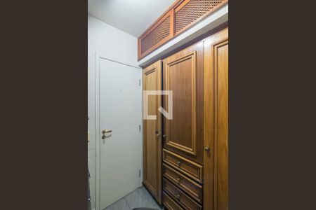 Apartamento à venda com 200m², 4 quartos e 3 vagas Apartamento à venda com 200m², 4 quartos e 3 vagasQuarto de Serviço