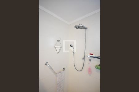 Apartamento para alugar com 238m², 2 quartos e 4 vagas Apartamento para alugar com 238m², 2 quartos e 4 vagasChuveiro do banheiro da suíte 2