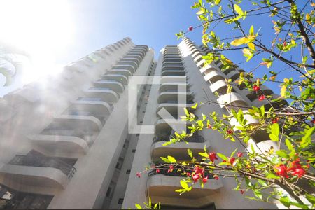 Apartamento para alugar com 238m², 2 quartos e 4 vagas Apartamento para alugar com 238m², 2 quartos e 4 vagasFachada