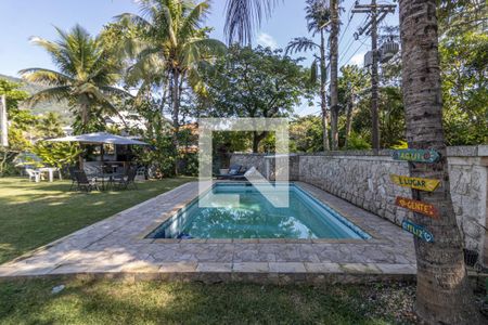 Casa de condomínio à venda com 1000m², 8 quartos e 4 vagas Casa de condomínio à venda com 1000m², 8 quartos e 4 vagasÁrea externa - piscina