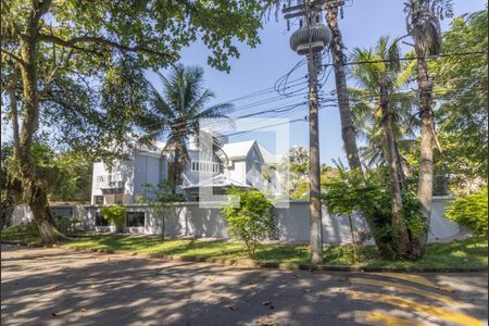 Casa de condomínio à venda com 1000m², 8 quartos e 4 vagas Casa de condomínio à venda com 1000m², 8 quartos e 4 vagasFachada