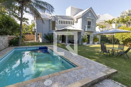 Casa de condomínio à venda com 1000m², 8 quartos e 4 vagas Casa de condomínio à venda com 1000m², 8 quartos e 4 vagasÁrea externa - piscina