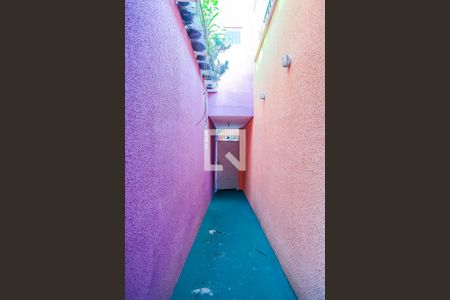 Casa à venda com 153m², 3 quartos e 2 vagas Casa à venda com 153m², 3 quartos e 2 vagasCorredor Lateral