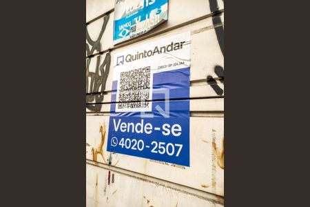 Casa à venda com 153m², 3 quartos e 2 vagas Casa à venda com 153m², 3 quartos e 2 vagasFachada