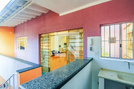 Casa à venda com 153m², 3 quartos e 2 vagas Casa à venda com 153m², 3 quartos e 2 vagasCopa do Salão de Festas